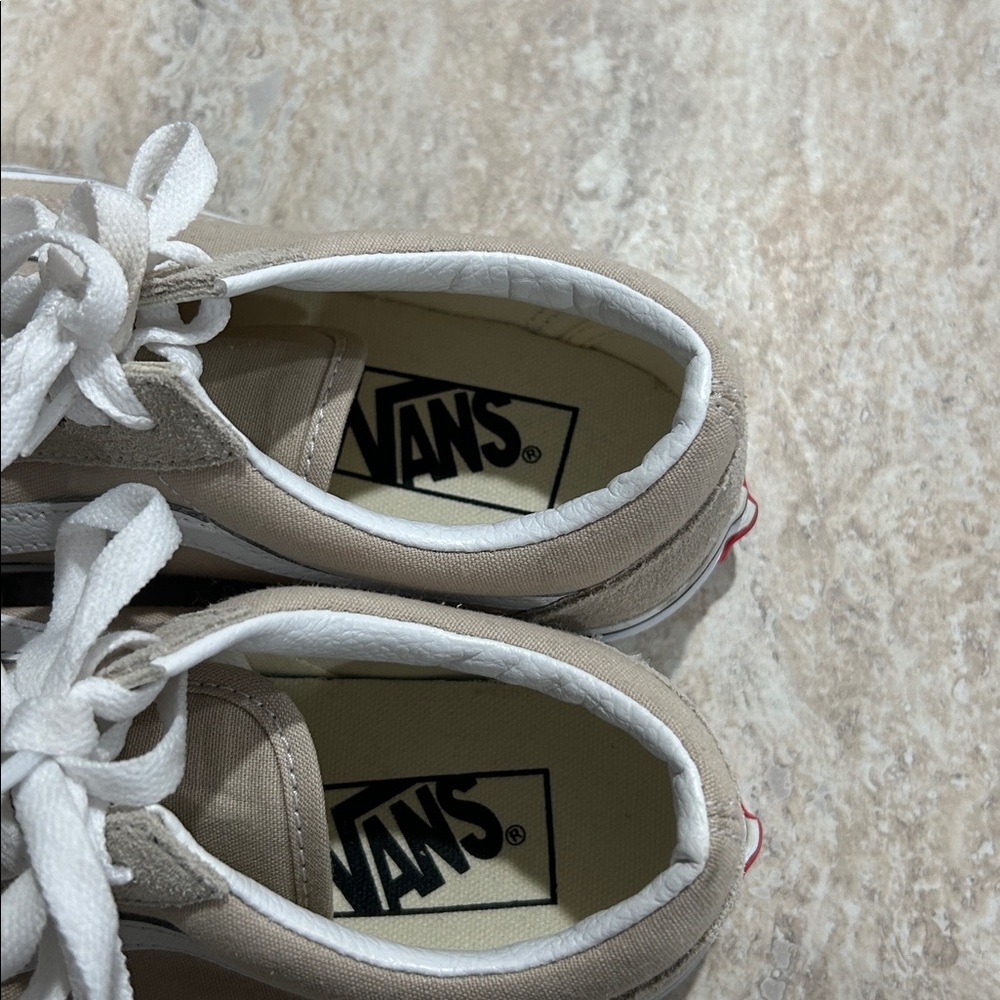 VANS - Picture 2 of 4